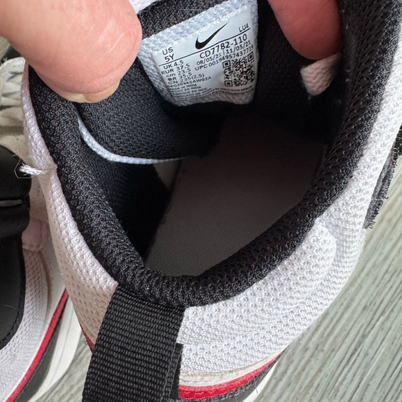 ❤️Boys Court Borough Mid 2 Nikes ❤️ - Picture 15 of 16